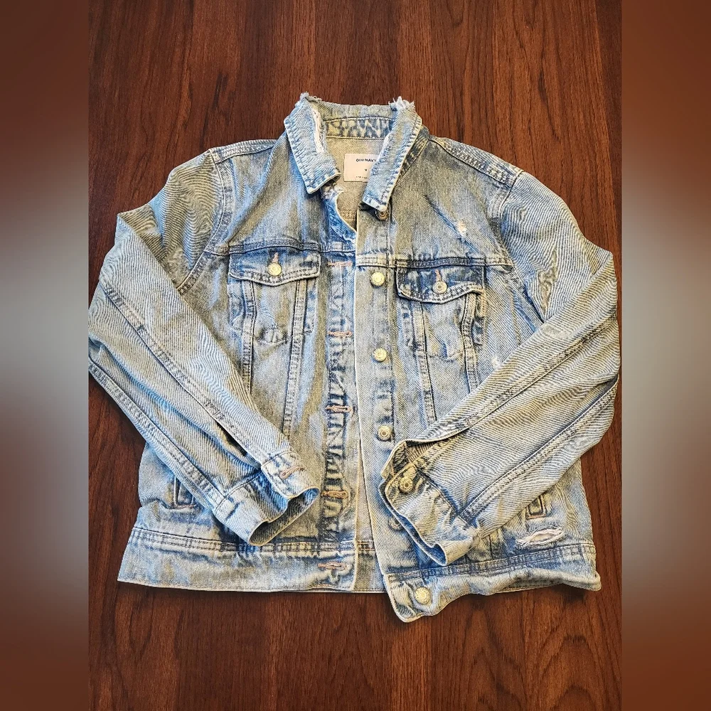 Old Navy Women's Size Medium Light Wash Button Up Distressed Denim Jean Jacket